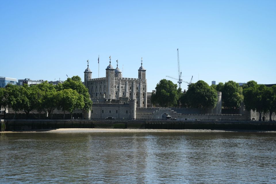 London: Westminster Walking Tour & Westminster Abbey Visit - Buckingham Palace Photos and the Royal Pageantry Feel-Up