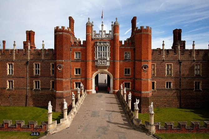 London, Windsor Castle, Hampton Court Palace with Free Snack Pack - Windsor Castle State Apartments plus St George’s Chapel: what to prioritize
