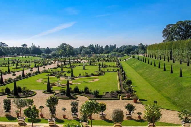London, Windsor Castle, Hampton Court Palace with Free Snack Pack - St George’s Chapel on Sundays: closures and what that means for your day