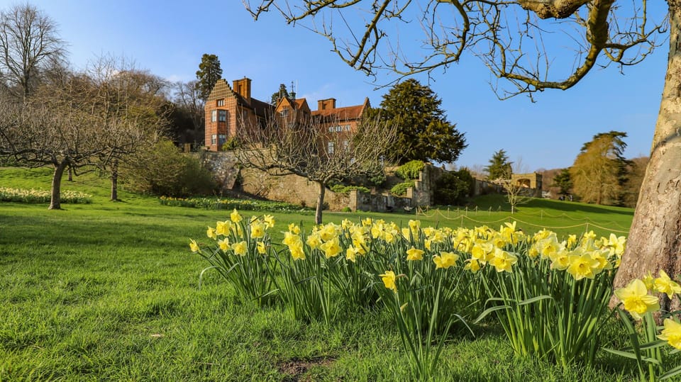 London: Winston Churchill Family Home with Transportation - Audio guide and in-house docents: go at your own speed