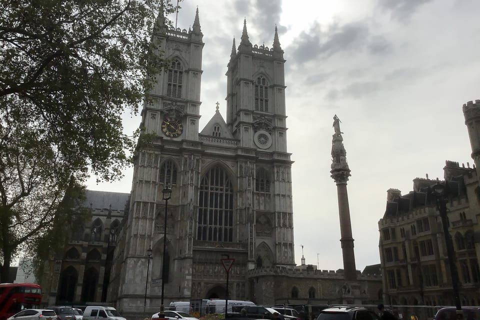 London: Winston Churchill Walking Tour with War Rooms Ticket - Churchill’s statue: why the symbol matters and how to use it as a pivot