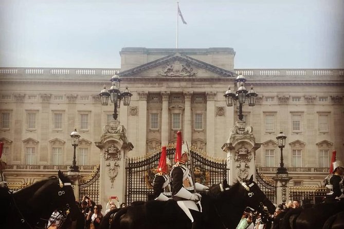 London with a Local (Historical) - From Piccadilly Circus to Trafalgar Square in a tight, smart loop