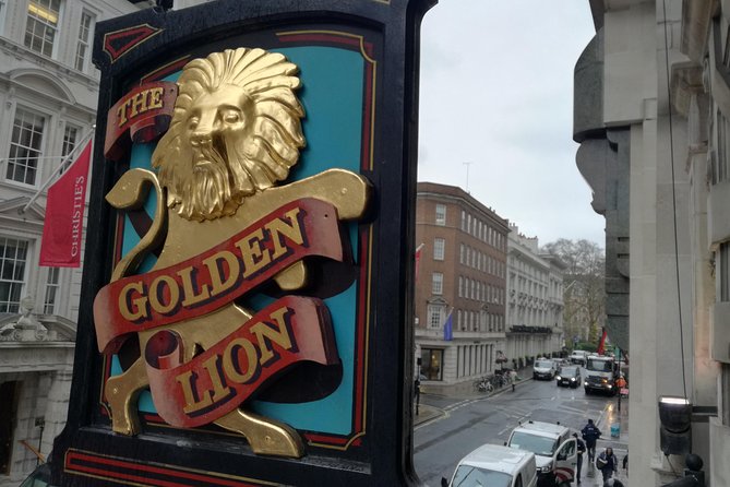 London with a Local (Historical) - Buckingham Palace to the Thames: the iconic sights without the huge delays