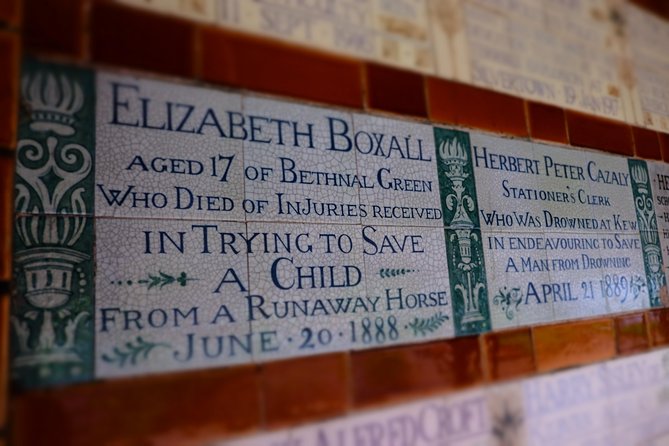 London's Hidden Gems and Secret History Private Guided Tour - Dickens stops: Ye Olde Cheshire Cheese and the courts nearby