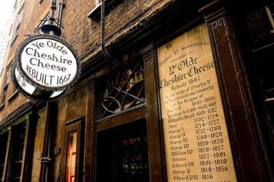 London's Hidden Gems and Secret History Private Guided Tour - St Bride’s Church: crypt museum and press-era London
