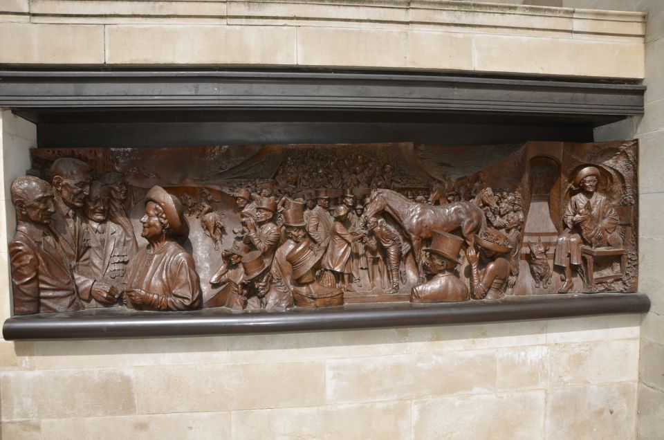 London's Hidden Treasures Tours by Black Taxi Cab - Main Monument Loop: Buckingham Palace, Westminster Abbey, and Trafalgar Square