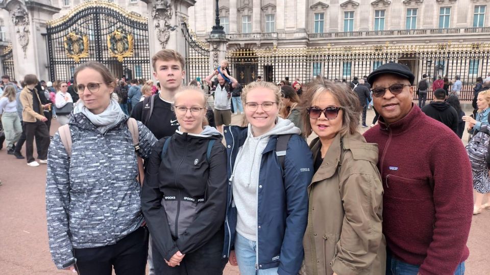 London’s Royal Family and Changing of the Guard Tour - Who should book this Changing of the Guard walk