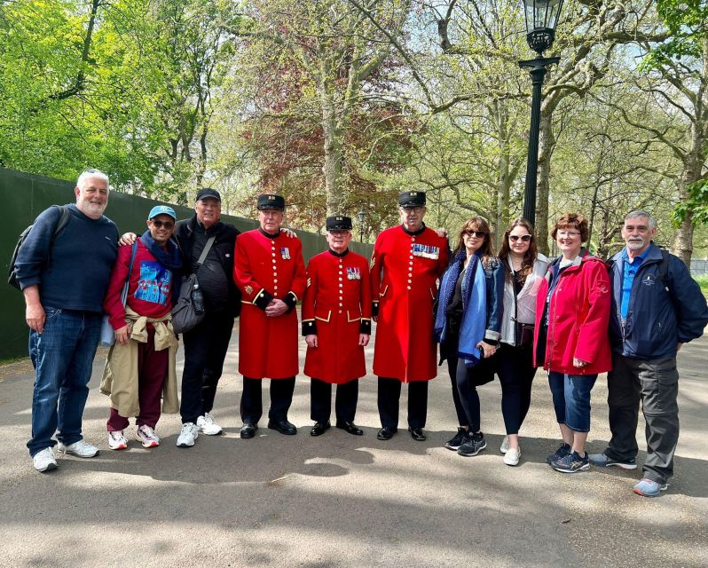 London’s Royal Family and Changing of the Guard Tour - St James’s Palace area: where apartments still matter
