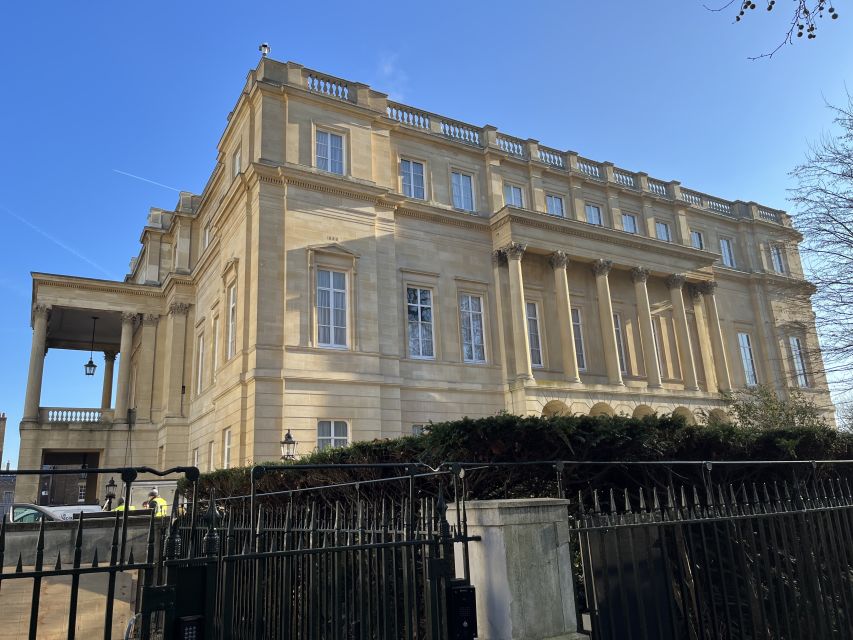 London’s Royal Family and Changing of the Guard Tour - Royal family tree talk: how the guide makes monarchy understandable