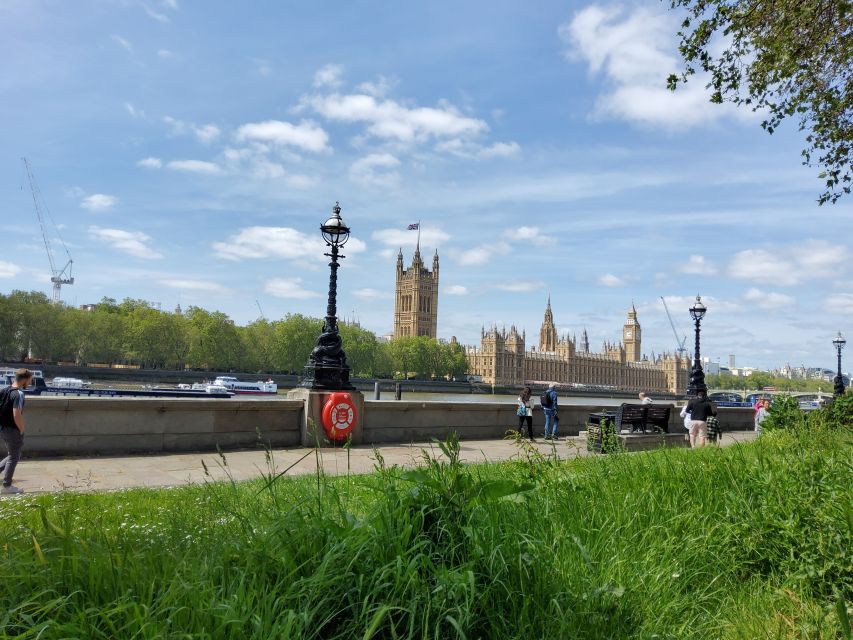 Luxury Private Tour in London with Lunch - Meeting at Charing Cross Underground: Easy Start, Right in the Action