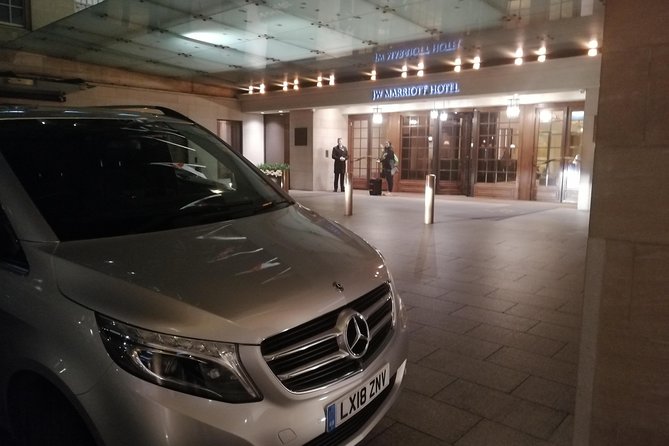 Luxury Private Vehicle Day Hire:London to London Stopover Windsor and its Castle - Self-guided inside the Royal Castle: when no guide is a plus