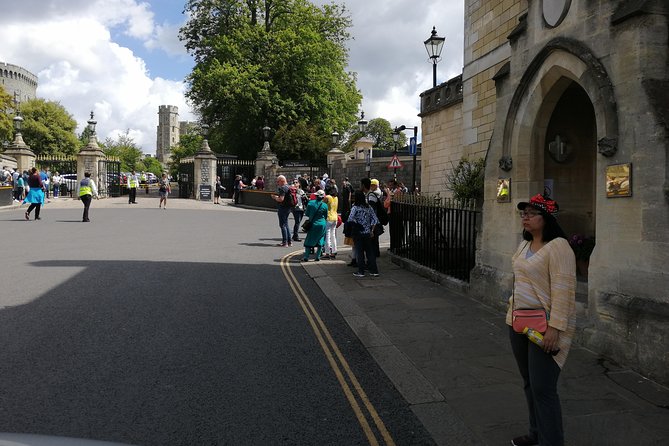 Luxury Private Vehicle Day Hire:London to London Stopover Windsor and its Castle - Price check: is $739.10 per group worth it?