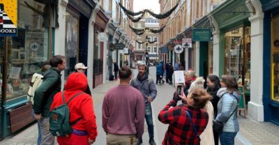 Magical Movies: London Harry Potter Tour - Meet at Eros Fountain, find the orange umbrella fast