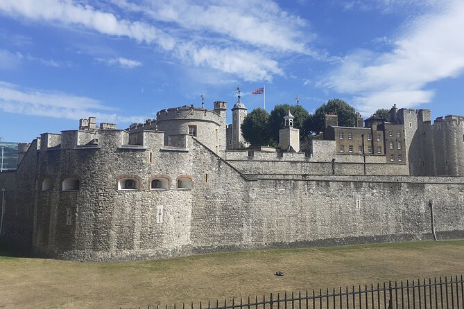 Medieval History Walking Tour from The Tower of London - Golden Hinde and Shakespeare’s Globe: from Drake to a rebuilt theatre world