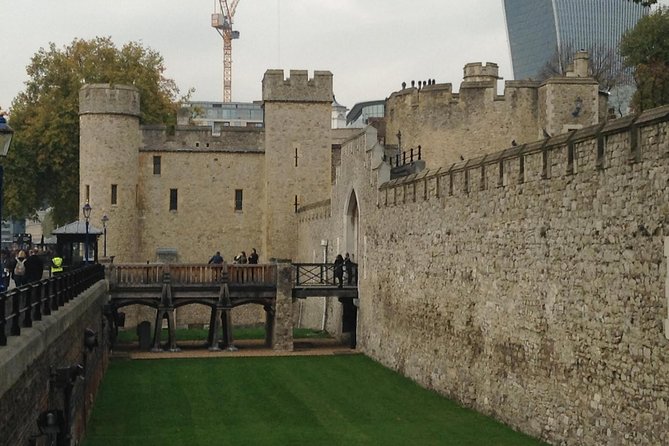 Medieval London: A Self-Guided Audio Tour from Monument to the Tower of London - London Bridge to The Shard: river views with a story angle