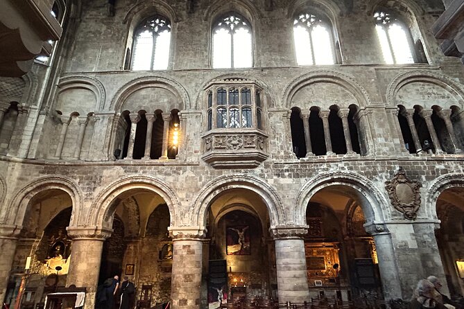 Medieval London Walking Tour Oxford PhD Historian Guide - Newgate Street: medieval walls, entry points, and the prison-to-court thread