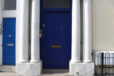 Notting Hill Tour - Portobello Road Market: where the walk turns into browsing time