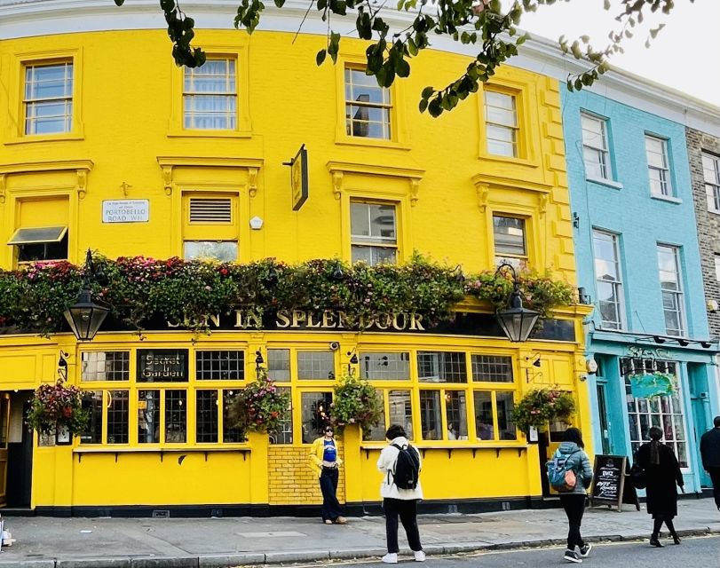 Notting Hill Walk Celebrities and Film Locations- London - The Blue Door and a protected garden: why this stop is such a crowd magnet