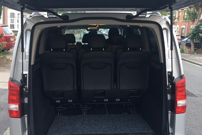 One Way Taxi Transfer from London City Airport to London City - Flight tracking and the 60-minute free wait: your stress buffer