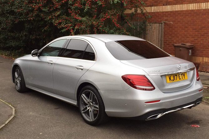One Way Taxi Transfer from London City Airport to London City - Private transportation for up to 3: comfort, water, and control