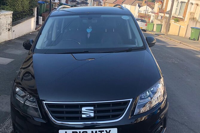 One Way Taxi Transfer from London City Airport to London City - Meeting your driver inside London City Airport without hunting