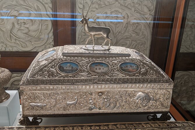 Osborne House-A driver guided tour of Victoria's Island Paradise - Inside Queen Victoria’s World: Chambers, Bathroom, and Her Final Bed