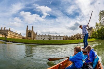 Oxford & Cambridge Universities Tour - London Pick-Up to the Coach Ride: Wi-Fi, USB, and a Real Commentary System
