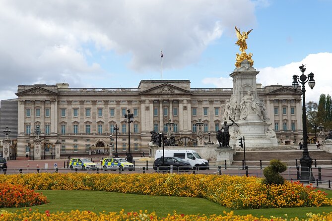Palaces, Parliament & Power: A Walking Tour of London's Royal City - Meeting at Golden Jubilee Bridges and getting oriented fast