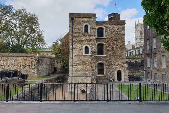 Palaces, Parliament & Power: A Walking Tour of London's Royal City - Cenotaph and Parliament: war memory and democracy in walking distance