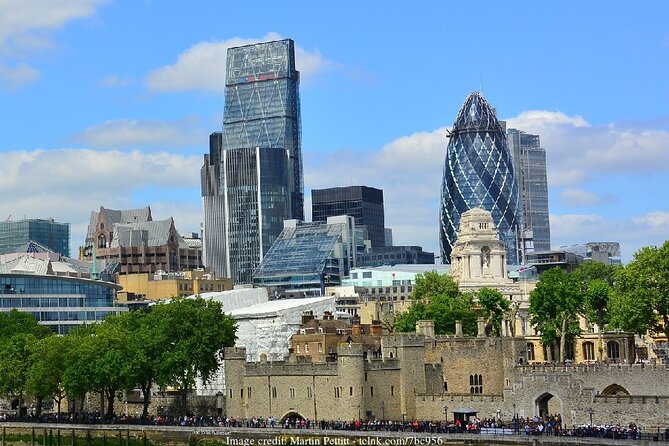 Private 3-hour Tour of The Iconic Tower of London & Tower Bridge - Tower of London: royal history, the Crown Jewels, and why a guide helps