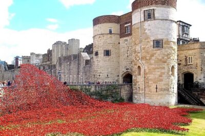 Private 3-hour Tour of The Iconic Tower of London & Tower Bridge - Start smart: the Hung Drawn & Quartered meeting point and your pace