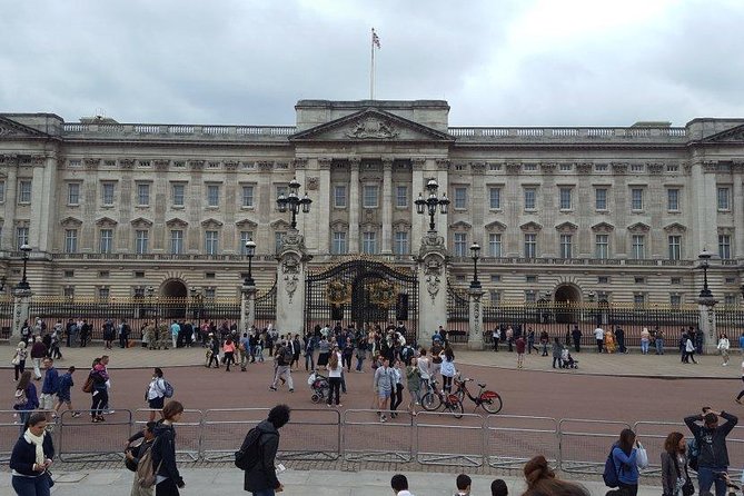 Private Arrival Transfer: Gatwick Airport to Central London - Waiting Charges and the True Cost of a Late Pickup
