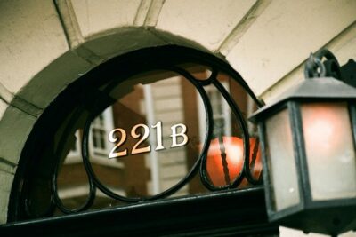 Private Bespoke Tour: Sherlock Holmes and Sir Arthur Conan Doyle - Meeting at Embankment and moving like Holmes