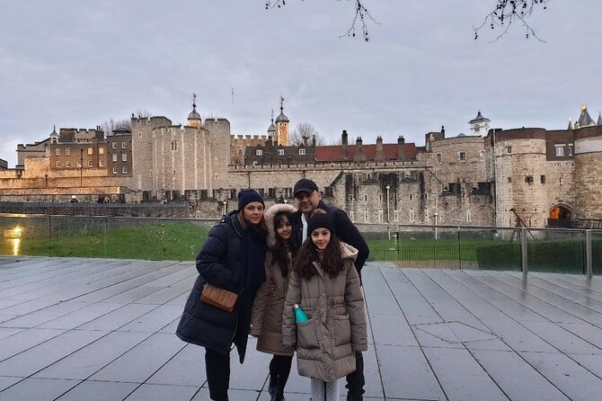 Private Black Cab Tour of London's Iconic Landmarks - London Eye, Big Ben, and the Houses of Parliament skyline drive