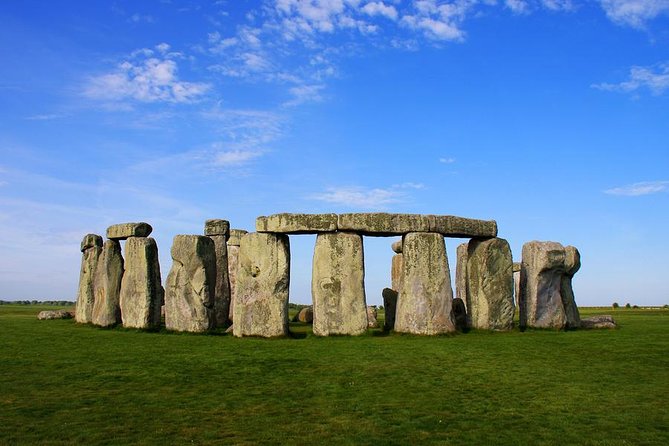 Private Chauffeured Minivan Tour of Stonehenge from London - London hotel pickup to Stonehenge: what the day feels like