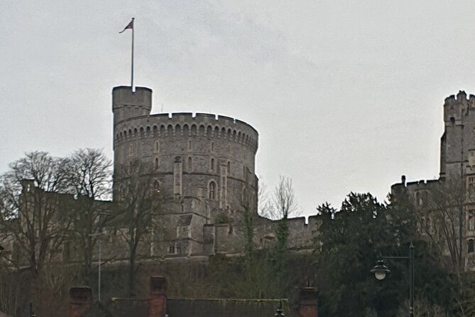 Private driver guided tours Windsor castle Stonehenge - Transportation and group comfort: private vehicle, parking handled