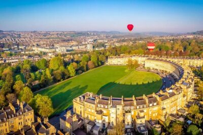 Private Full-Day Tour: London to Cotswolds, Bath & Stonehenge - Stonehenge at 9:30 AM: walking the ring and using your time well