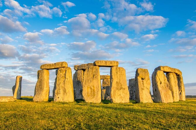 Private Full-Day Tour: London to Cotswolds, Bath & Stonehenge - Entry tickets, live commentary, and using the day wisely