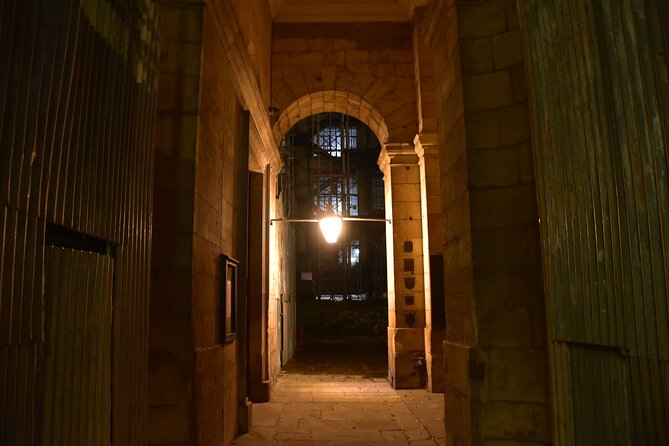 Private Ghosts and Gore Walking Tour of London - London at Night: How a Private Ghost Walk Gets You Oriented Fast