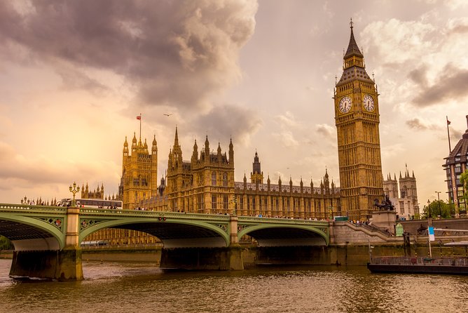 Private Guided London Highlights Walking Tour - St. Paul’s Cathedral and Millennium Bridge: where the Thames connects the dots