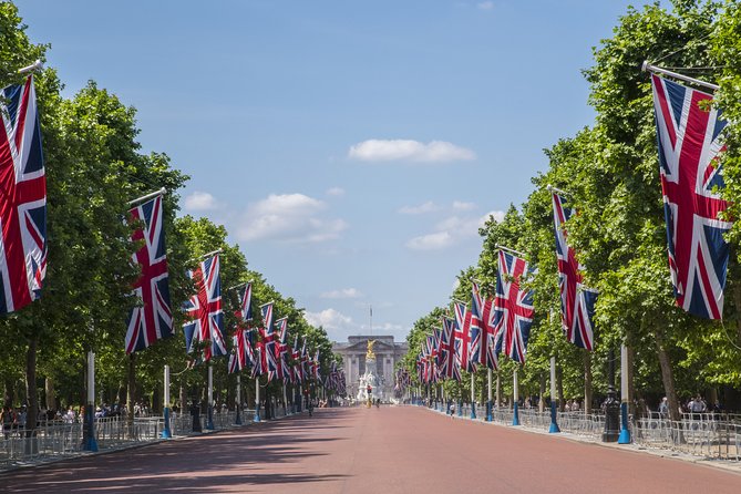 Private Guided London Highlights Walking Tour - Tower of London finale: a 1,000-year skyline closure