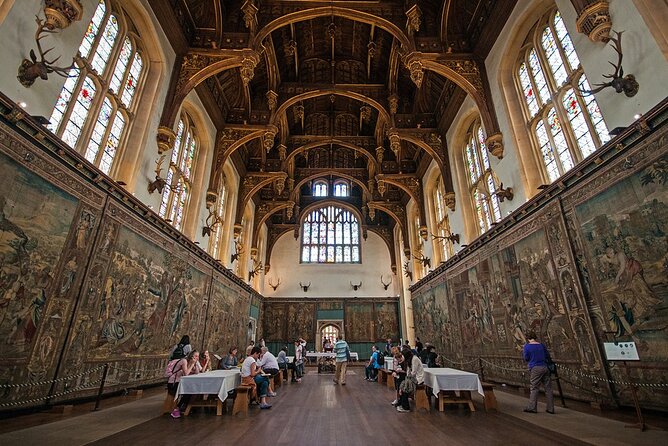 Private Guided Tour of Hampton Court Palace - Costume fun: Tudor or Victorian flair with clear rules