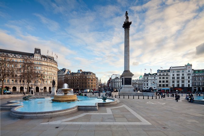 Private Guided Tour of Royal London - Changing of the Guard: Best Viewing and the Anne Boleyn Palace Exterior