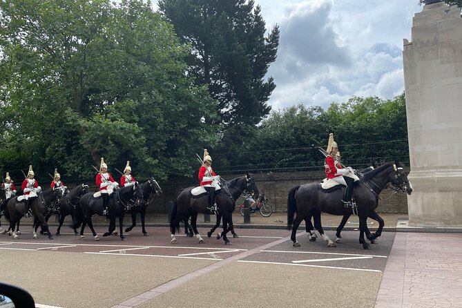 Private Half Day Tour on a London Cab - Buckingham Palace to St James: Change of the Guard, Up Close