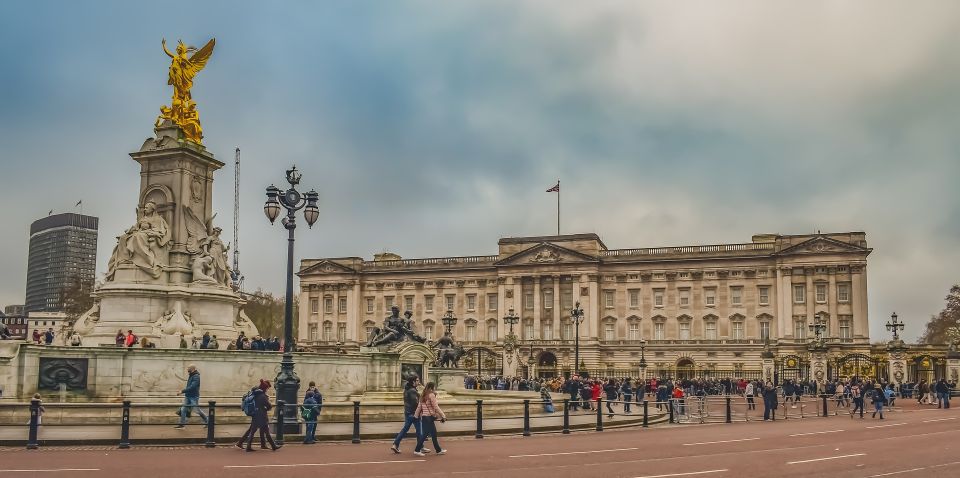 Private James Bond Fictional & Film Spy Tour of London - Rules and Trafalgar Square: where spy fiction feels strangely at home