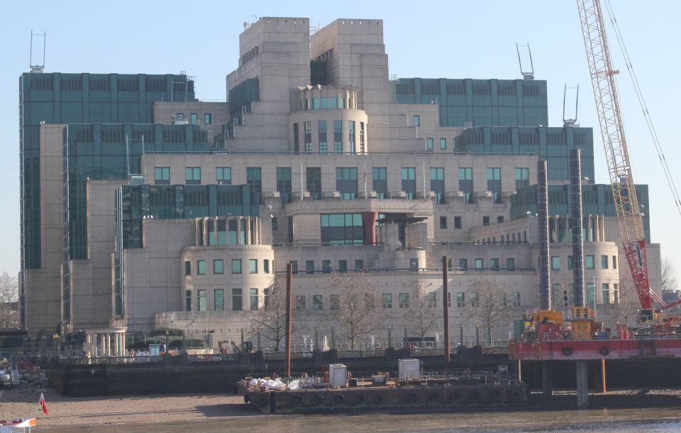 Private James Bond Fictional & Film Spy Tour of London - Whitehall: filming securely in the busiest part of town