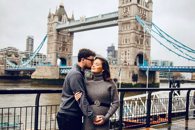 Private landmarks photoshoot for families and couples - Stop 2: The London Eye with angled bridge shots
