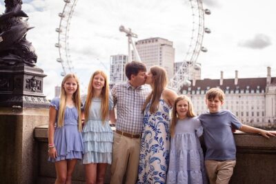 Private landmarks photoshoot for families and couples - Stop 1: Big Ben from Westminster Bridge and the telephone booths