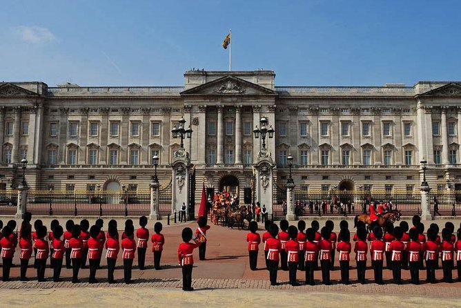 Private Layover Tour of London with Pickup from Heathrow Airport - Buckingham Palace: what you can realistically do with limited time