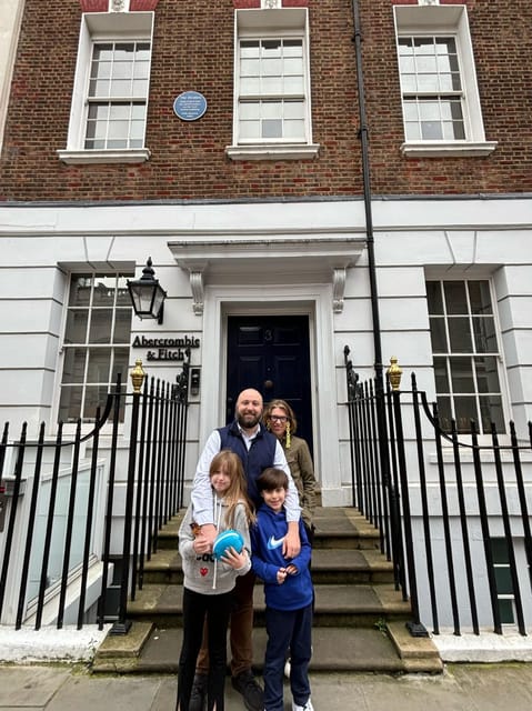 Private London Beatles Taxi Tour with Local Guide - Buckingham Palace and the MBE Moment